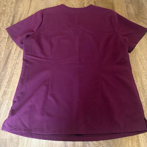 FIGS Women’s Scrub Top Size M Burgundy Dark Red Short Sleeve Medical - Picture 3 of 8